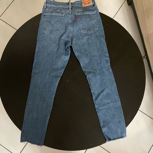711 skinny Levi’s jean - Picture 2 of 3